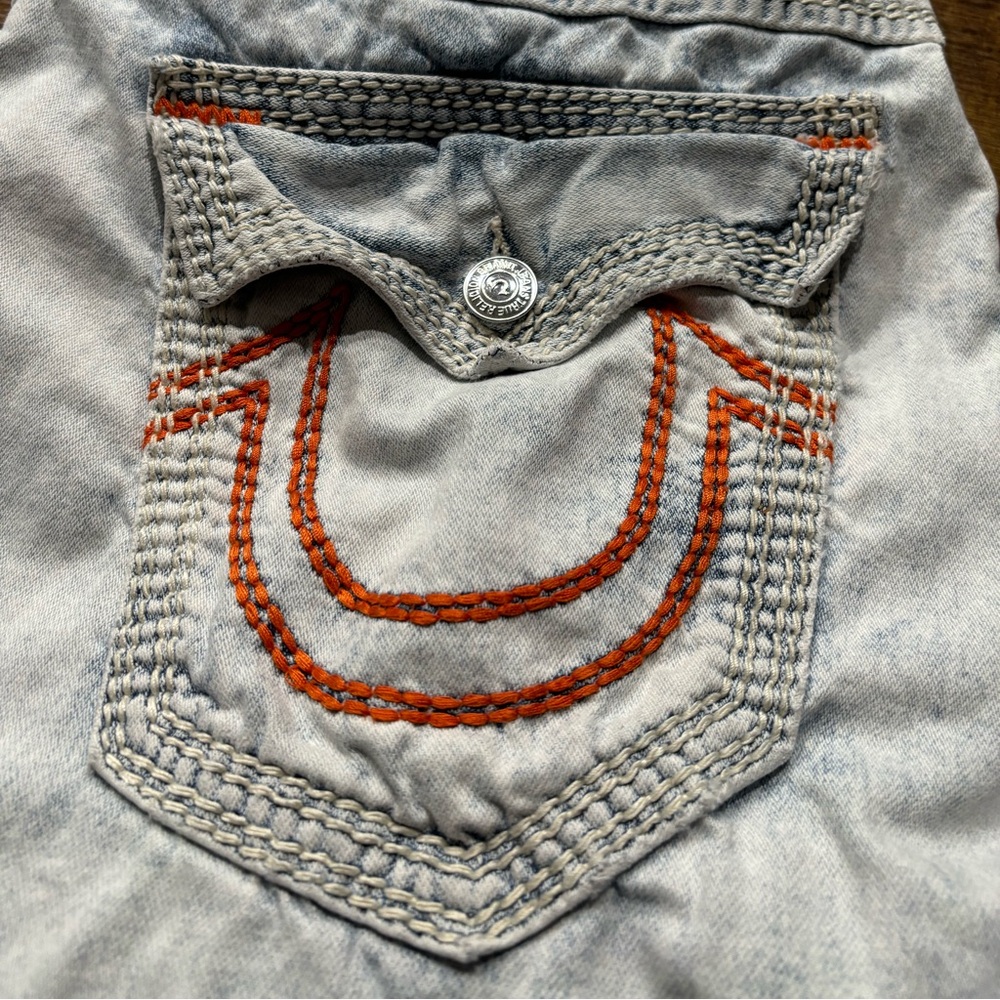 True religion men’s 40 orange thread on whitewash jeans wear on bottom leg